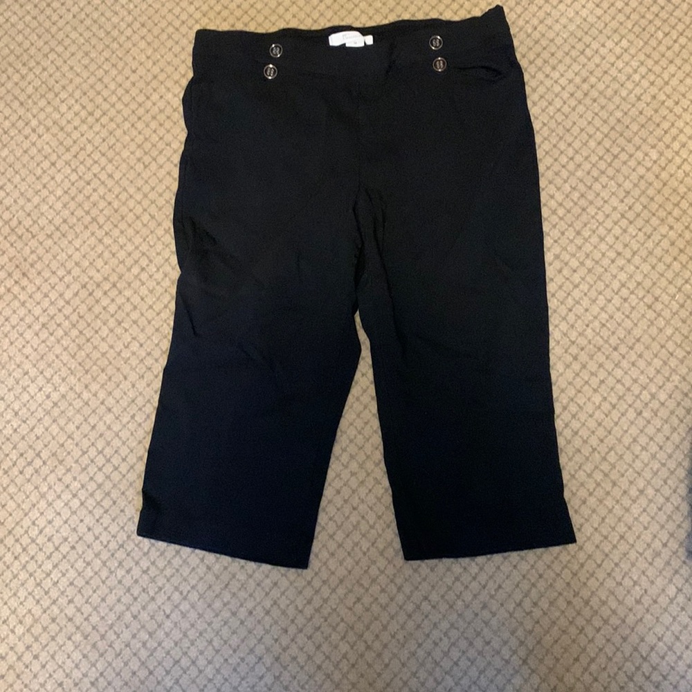 Elastic waist black capris size 16